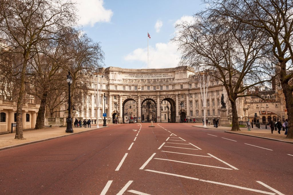London: British Royalty Guided Walking Tour