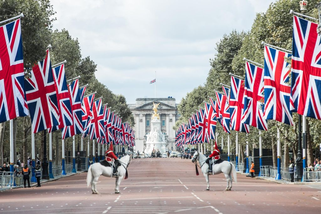 London: British Royalty Guided Walking Tour