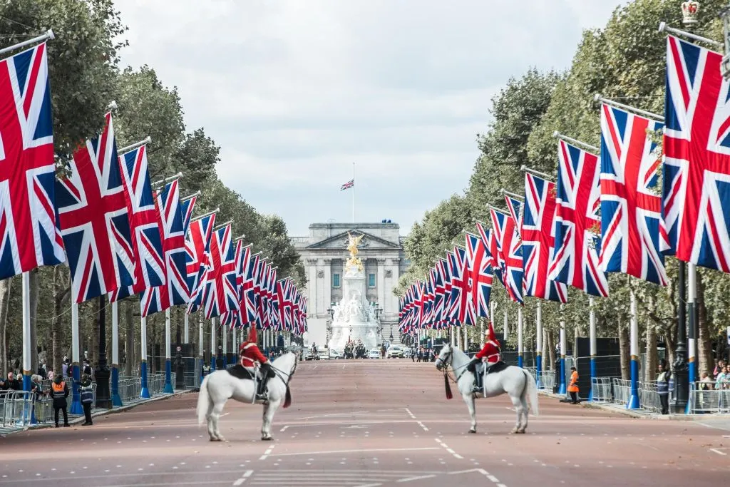 London: British Royalty Guided Walking Tour
