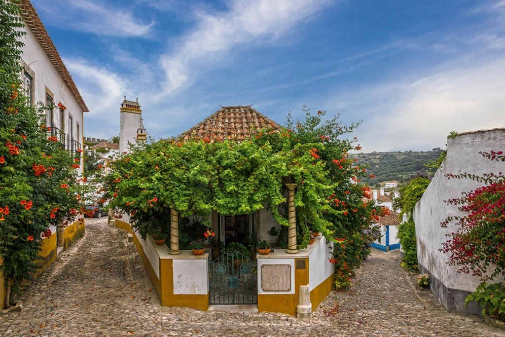 Óbidos Day Trip from Lisbon: Audio Guide & Transport
