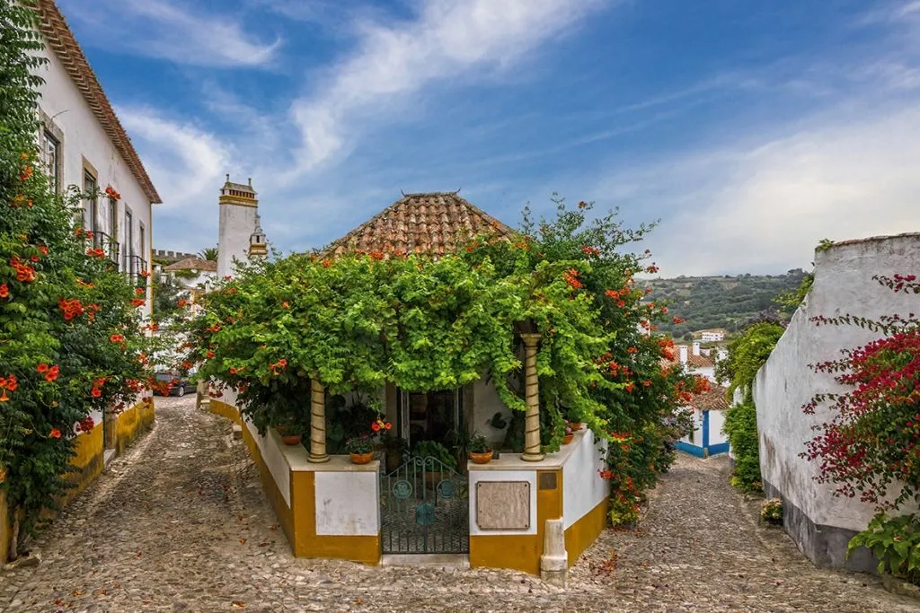 Óbidos Day Trip from Lisbon: Audio Guide & Transport