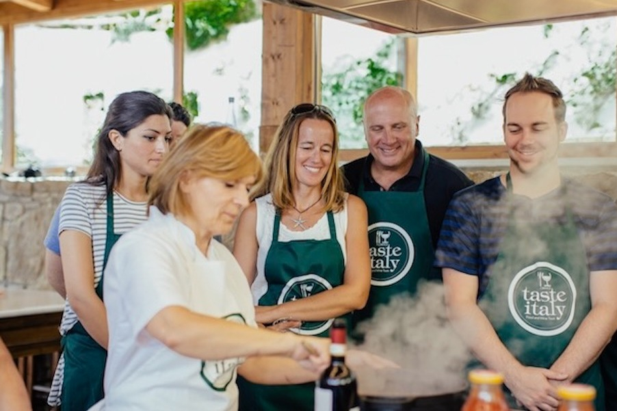 Florence: Cooking Class with Lunch at a Farmhouse + Local Market Tour
