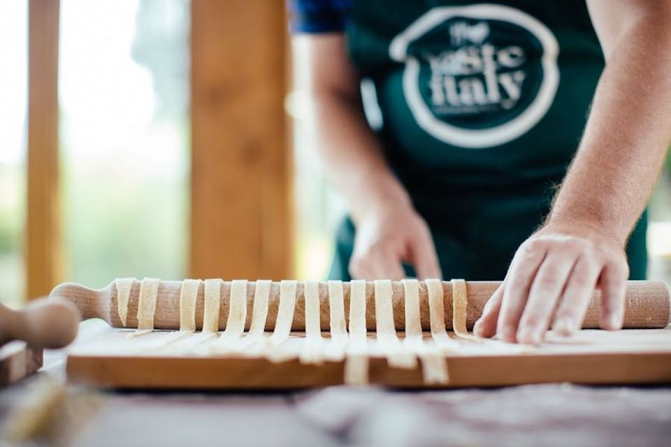 Florence: Cooking Class with Lunch at a Farmhouse + Local Market Tour