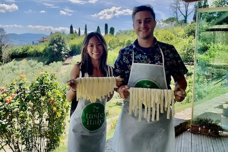 Florence: Cooking Class with Lunch at a Farmhouse + Local Market Tour