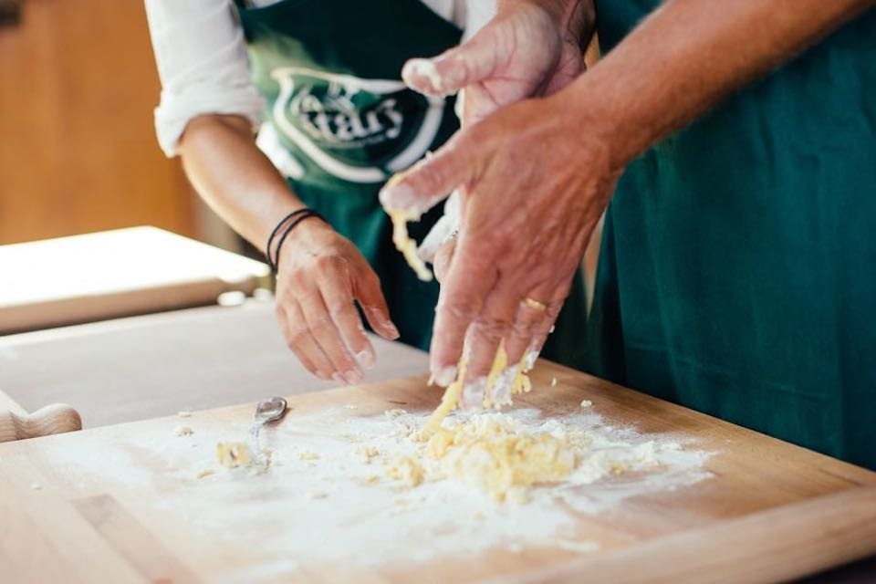 Florence: Cooking Class with Lunch at a Farmhouse + Local Market Tour