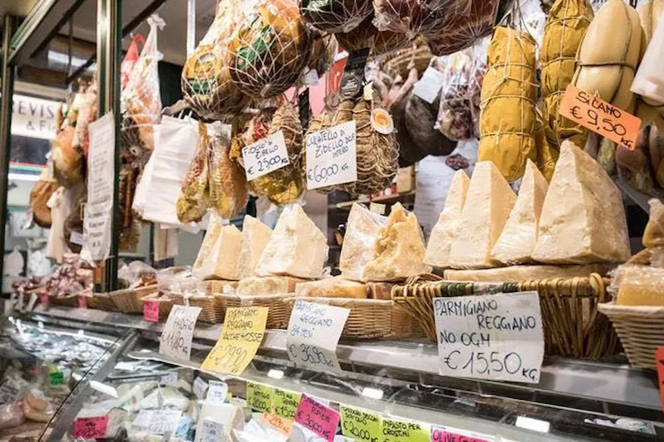 Florence: Cooking Class with Lunch at a Farmhouse + Local Market Tour