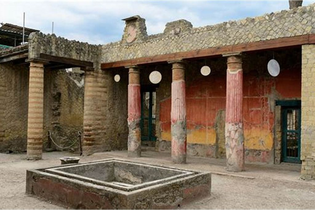 Pompei, Vesuvius & Herculaneum: Entry Ticket + Roundtrip from Naples