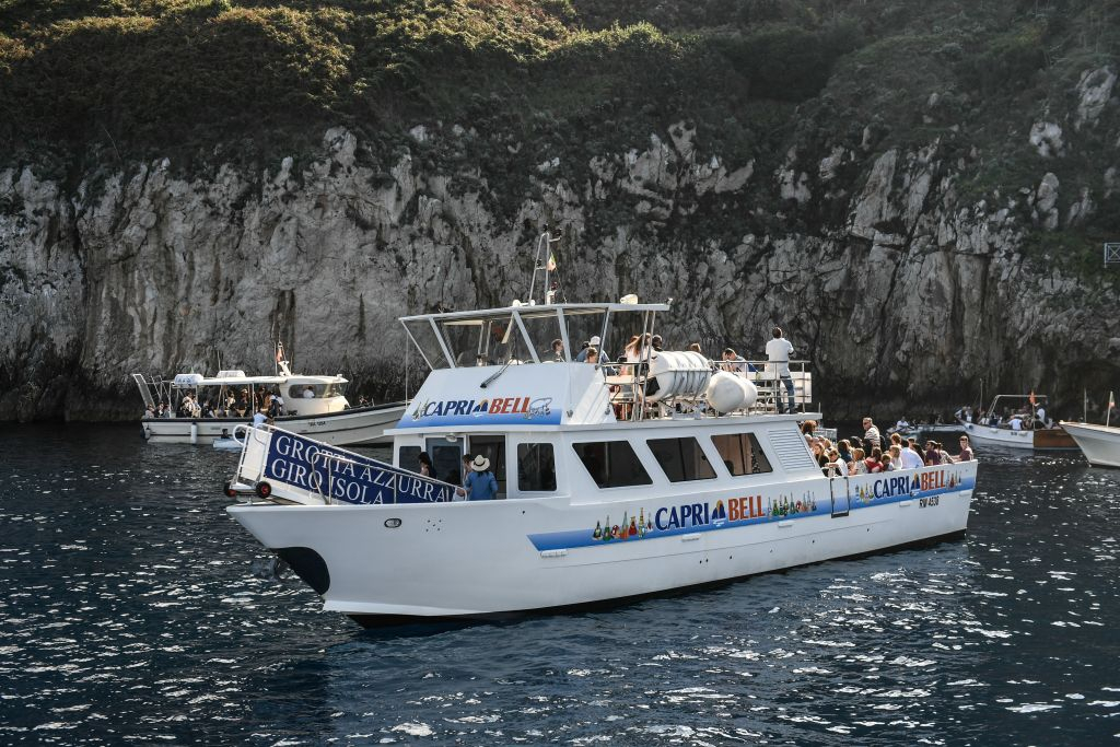 Capri: Island Boat Tour + Roundtrip from Sorrento