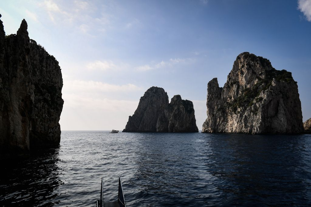 Capri: Island Boat Tour + Roundtrip from Sorrento