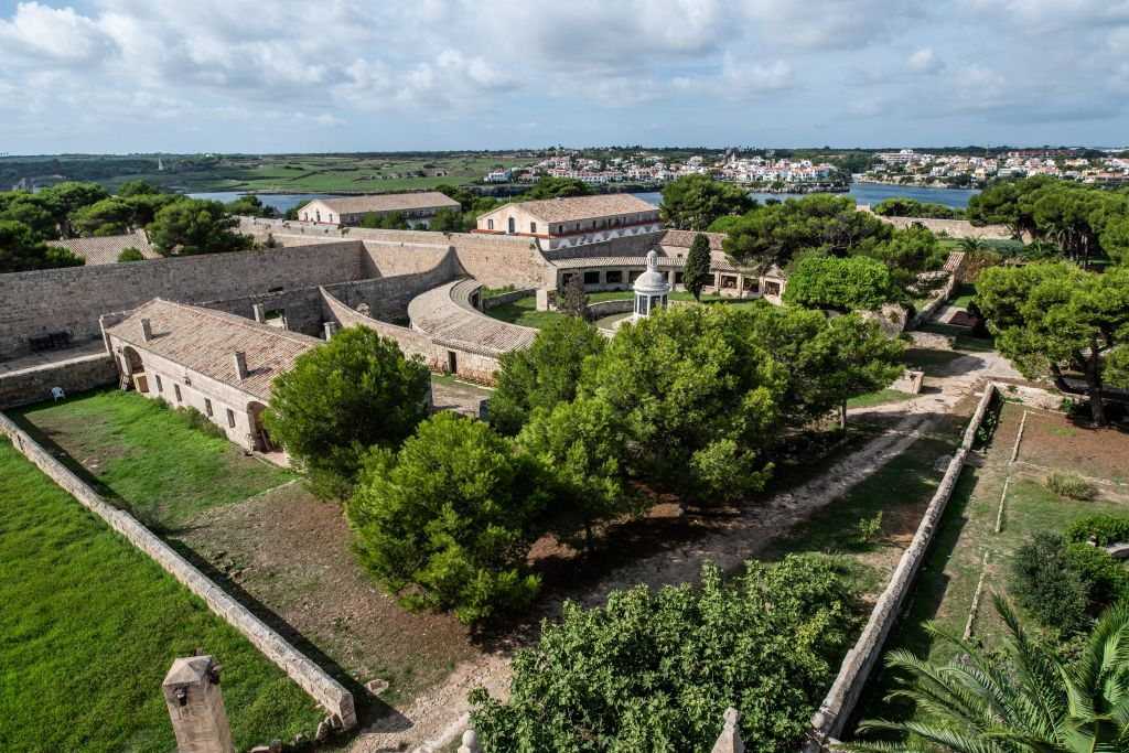 Menorca: Excursión Guiada por la Isla del Lazareto