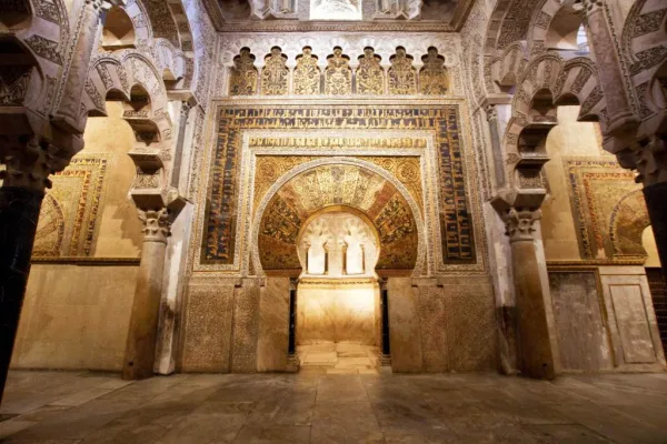 Guided Tour of the Mosque-Cathedral of Córdoba, Jewish Quarter, and Alcazar