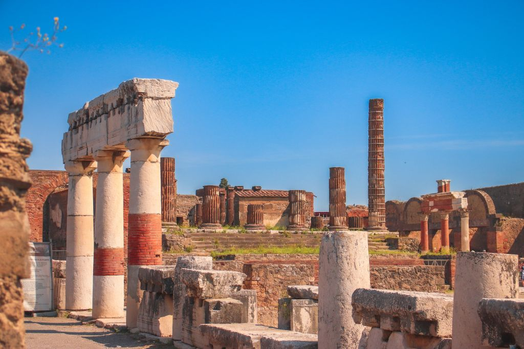 Pompeii: Roundtrip Shuttle Bus Transfer From Naples