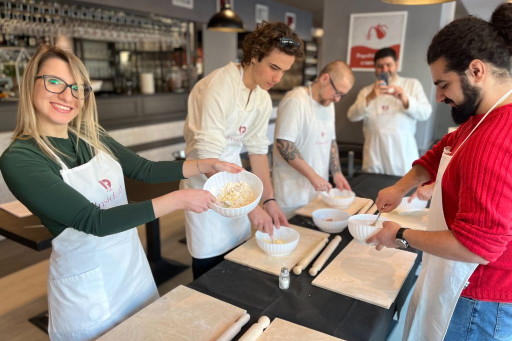 Roma: Clase de cocina de Tiramisú y Fettuccine caseros