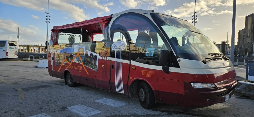 Beducci Bus Naples: Hop-on Hop-off City Tour