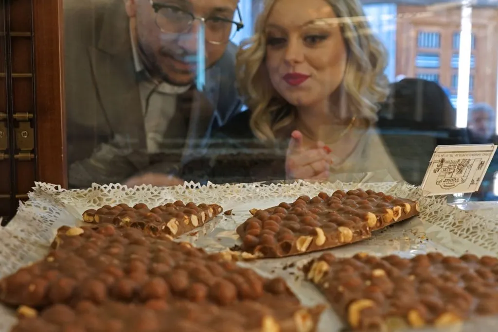 Torino: Tour gastronomico guidato con degustazione di cioccolato e vino