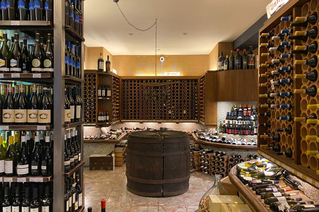 Florence: Wine Tasting + Lunch in the Historical Center