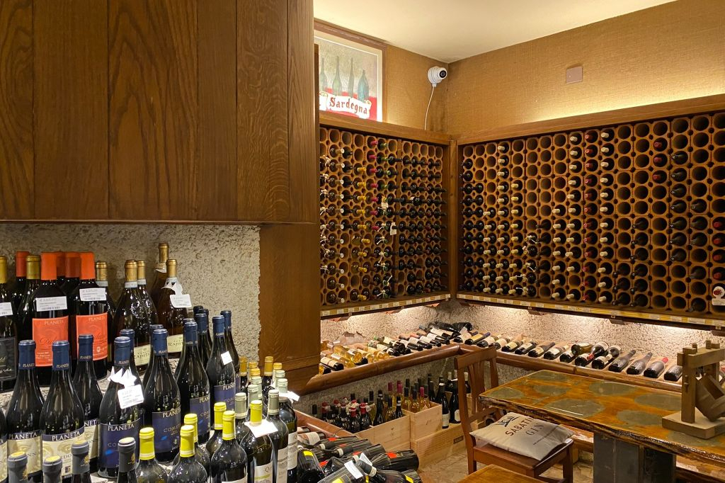 Florence: Wine Tasting + Lunch in the Historical Center
