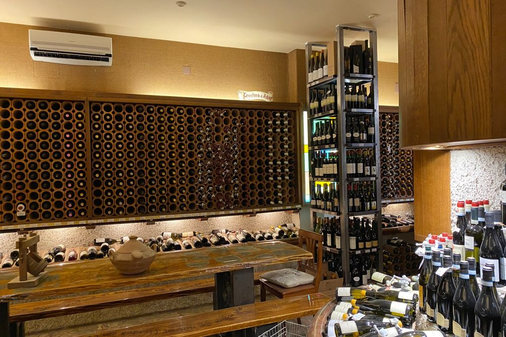 Florence: Wine Tasting + Lunch in the Historical Center