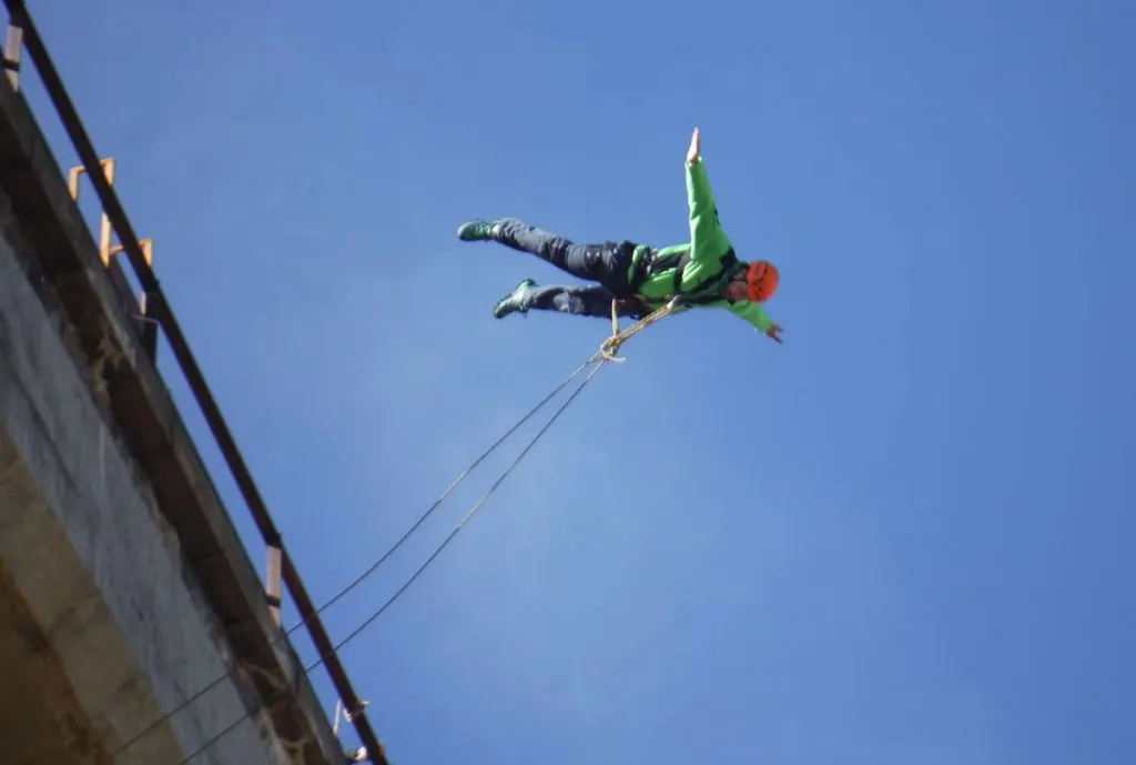 Actividades de Aventura en Teruel - Puenting en Alfambra