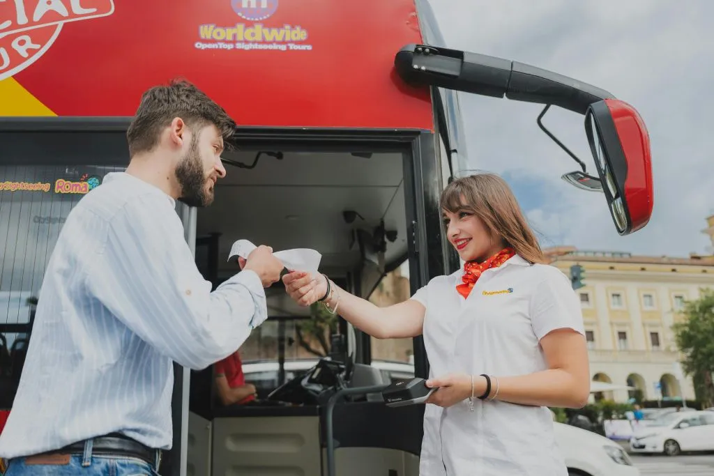 Roma: Bus Hop-on Hop-off + Trasferimenti da Civitavecchia