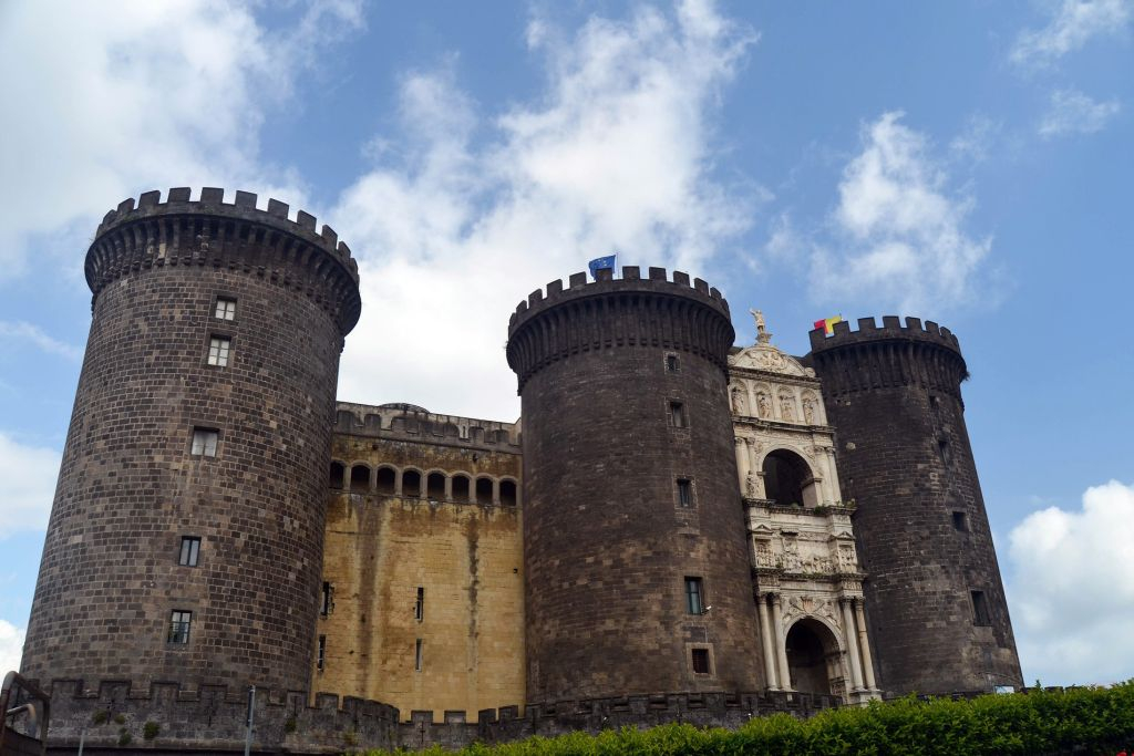 Pompeii and Naples: Day Tour from Rome