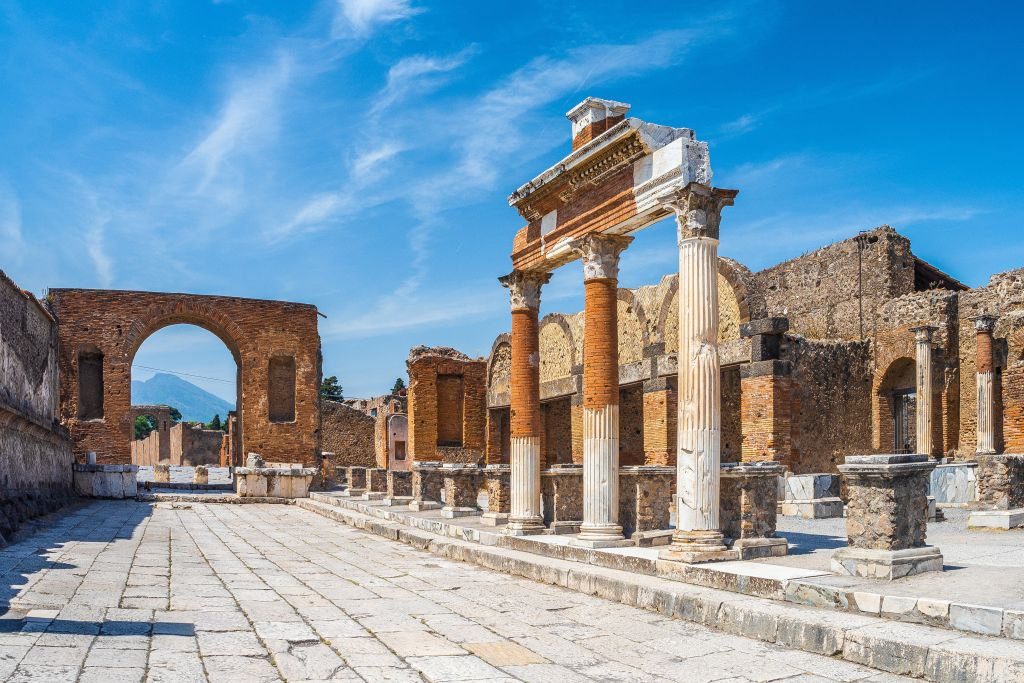 Pompeii and Naples: Day Tour from Rome