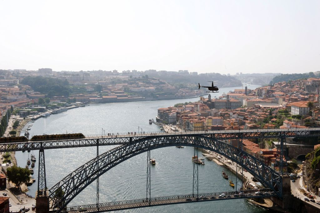 Porto: Panoramic 10-Minute Helicopter Flight
