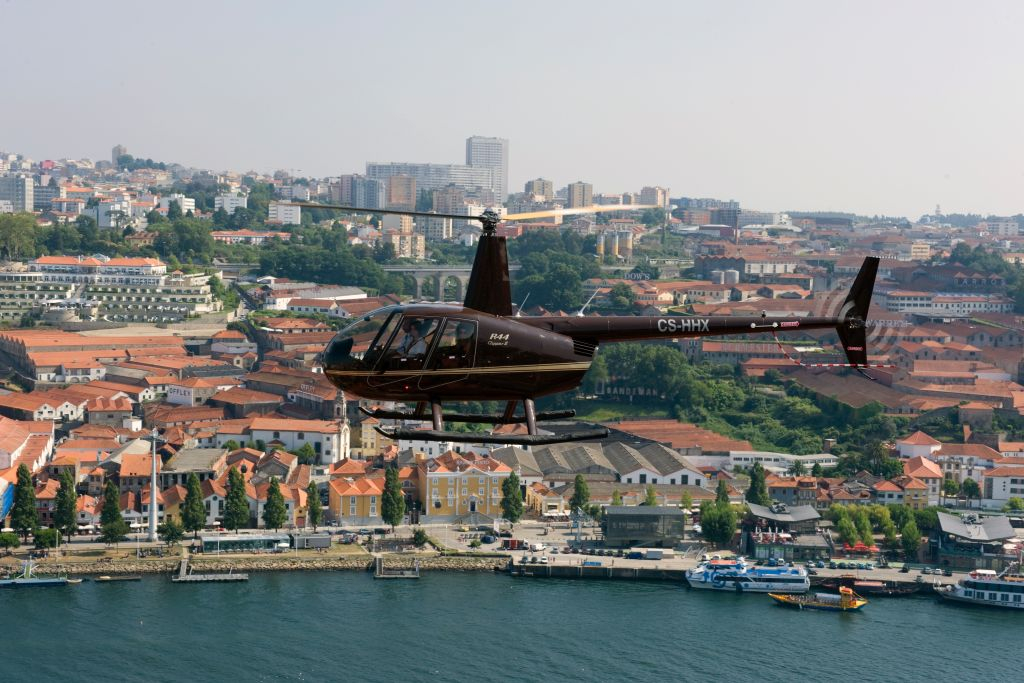 Porto: Panoramic 10-Minute Helicopter Flight