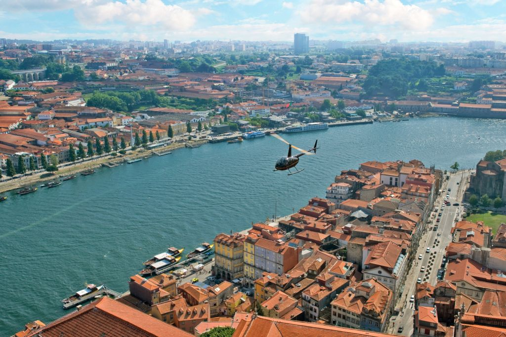 Porto: Panoramic 10-Minute Helicopter Flight