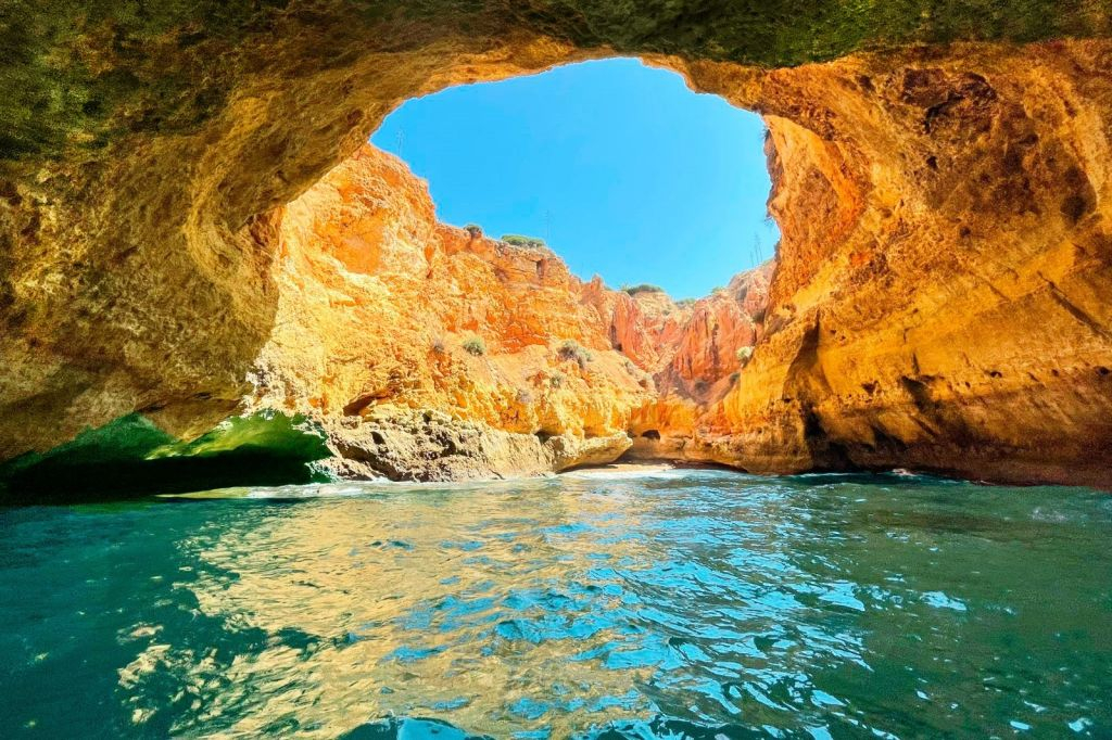 Portimão to Gruta do Paraíso Tour