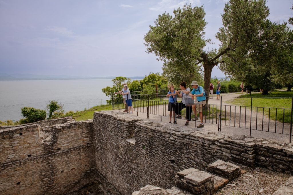 Sirmione: Tour in barca e Grotte di Catullo
