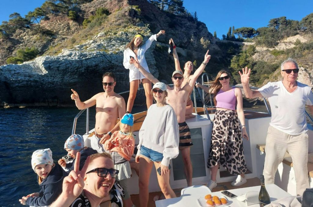 Taormina: Tour dei delfini al tramonto + aperitivo