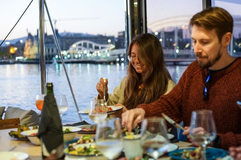 Excursión Catamaran Barcelona: Cena al atardecer