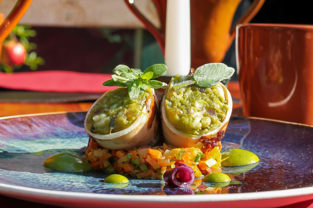 Pompeii: Guided Tour + Tasting & Lunch + Roundtrip from Naples
