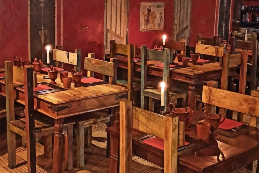 Pompeii: Guided Tour + Tasting & Lunch + Roundtrip from Naples