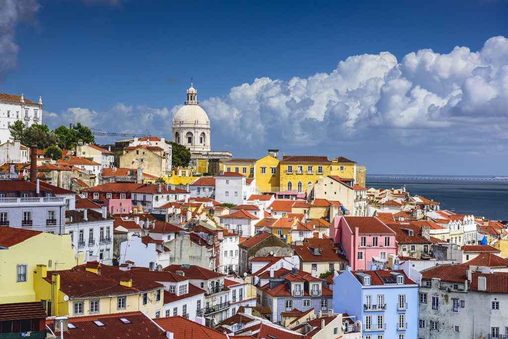 Lisbon: Alfama Small Group Walking Tour