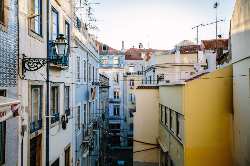 Lisbon: Alfama Small Group Walking Tour