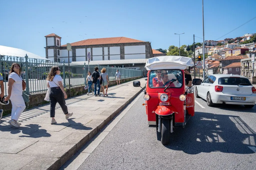 Porto: Tuk Tuk City Tour + Guided Visit to Port Wine Cellar with Tastings