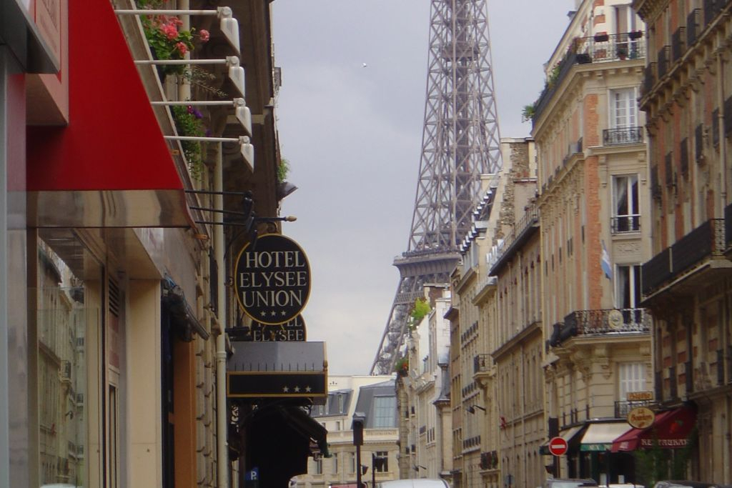Tastes Around the Tower: Gourmet Tour of Rue Cler