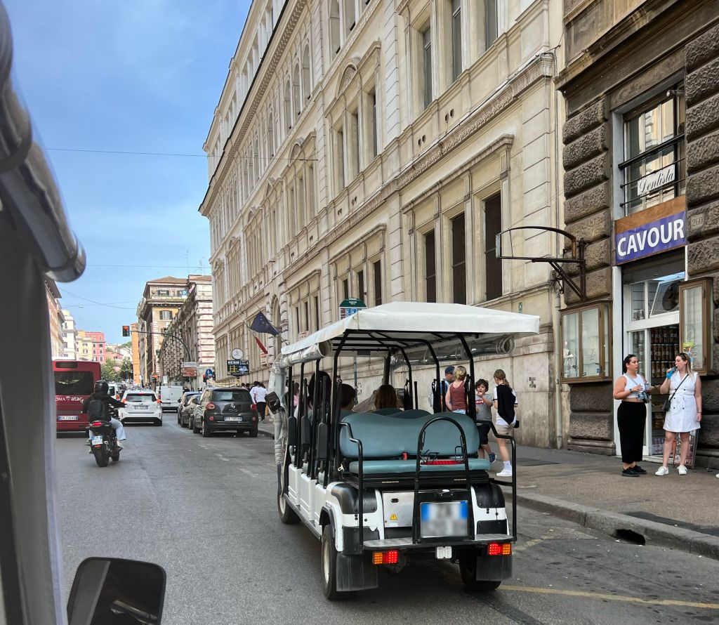 Rome: Small-Group Golf Cart Guided Tour