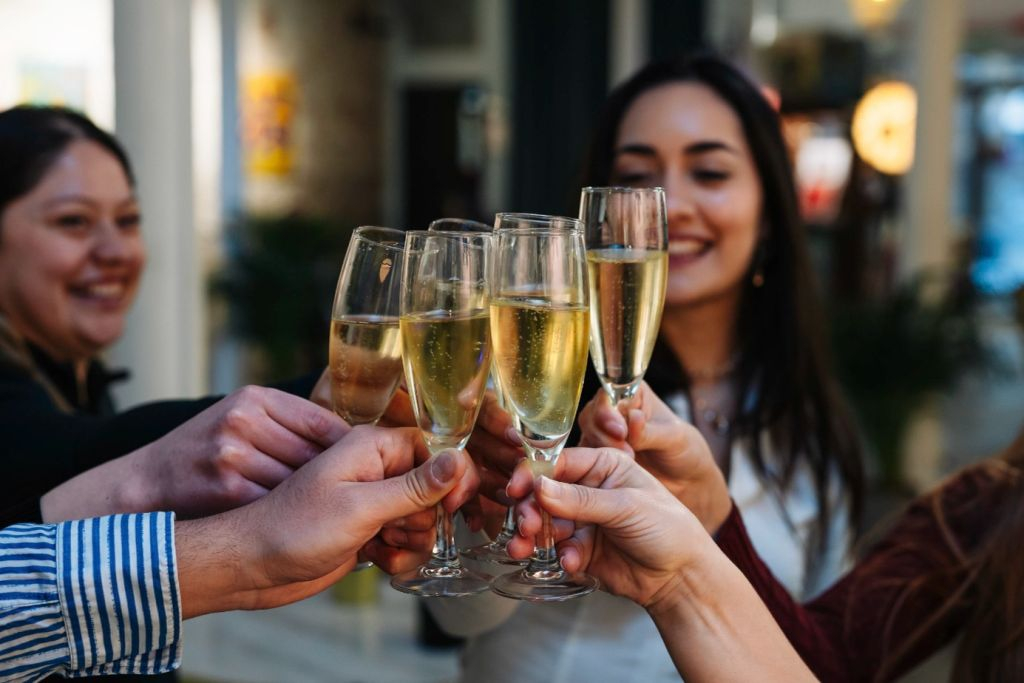 Barcelona: Barrio Gótico y El Born Visita Guiada de Tapas con Bebidas