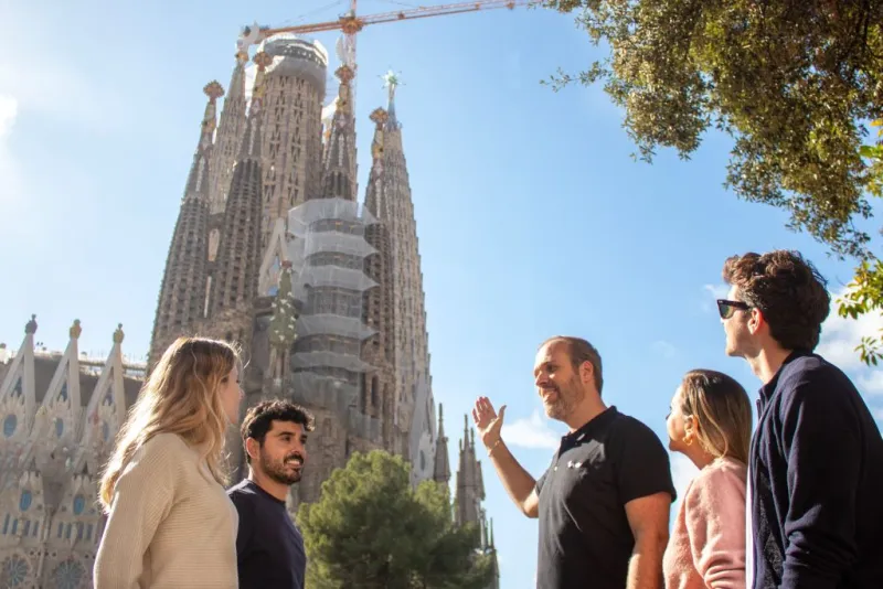 Barcelona: Guided Tour + Sagrada Familia Skip The Line Ticket