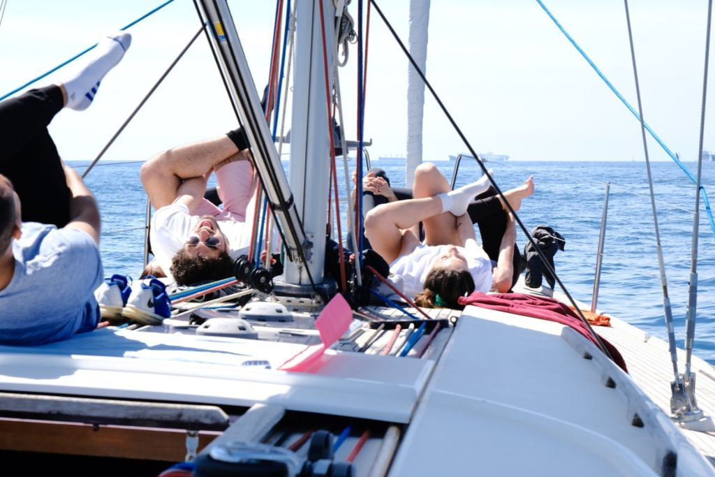 Barcellona: Vela con yoga, cucina vegana e bevande a cura di "Nautical Namaste".