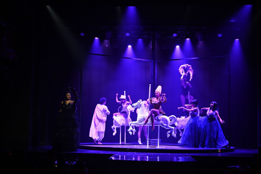 Paradis Latin Cabaret: Family-Friendly Cabaret Show