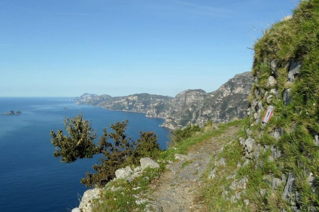 Path of the Gods: Guided Trekking + Roundtrip from Naples