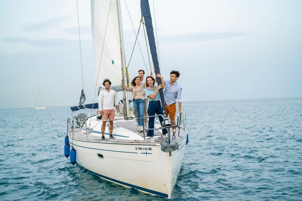 Barcelona: Small Group Sailing with Drinks & Snacks