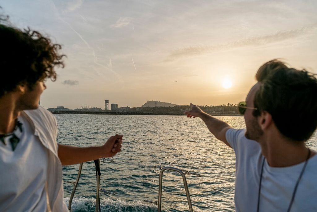 Barcelona: Small Group Sailing with Drinks & Snacks