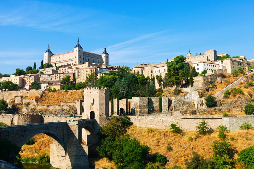 From Madrid: Full-Day Medieval Tour in Toledo and Avila