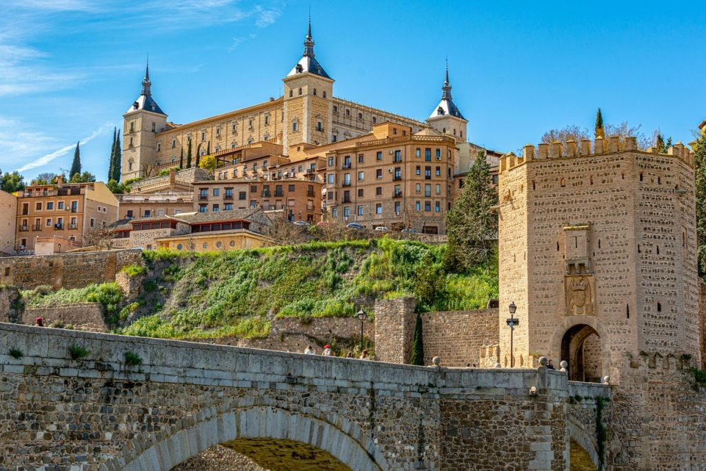 Da Madrid: Tour medievale di un'intera giornata a Toledo e Avila