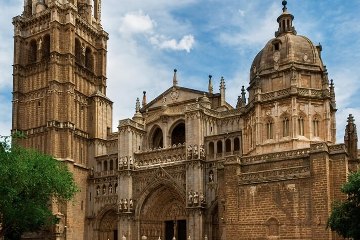 From Madrid: Full-Day Medieval Tour in Toledo and Avila